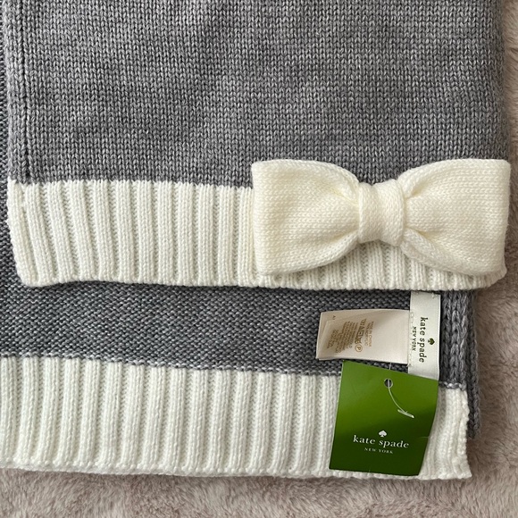 NWT Kate Spade Bow Knit Scarf Grey and Cream - Picture 2 of 6